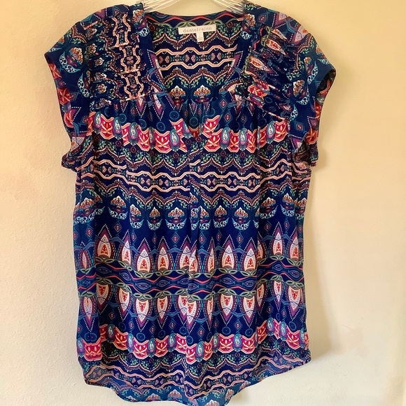 Daniel Rainn Tops - Daniel Rainn V-Neck Patterned Top EXCELLENT